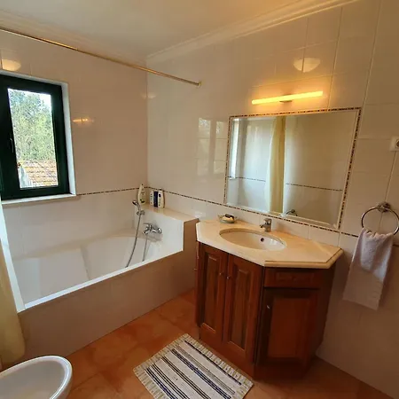 Casa Do Cuco, Acolhedora, Em Aldeia Tranquila Com Espaco Exterior Generoso Perto De Σπίτι διακοπών