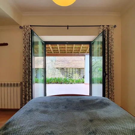 Casa Do Cuco, Acolhedora, Em Aldeia Tranquila Com Espaco Exterior Generoso Perto De *