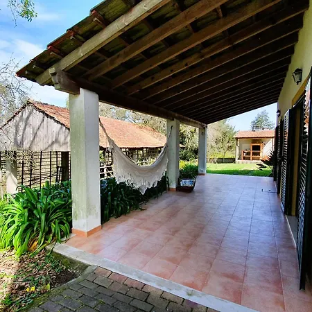 Сasa de vacaciones Casa Do Cuco, Acolhedora, Em Aldeia Tranquila Com Espaco Exterior Generoso Perto De *