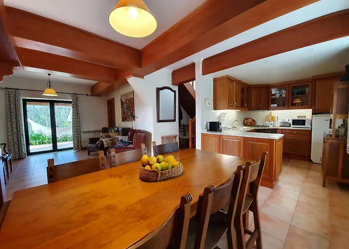 Casa Do Cuco, Acolhedora, Em Aldeia Tranquila Com Espaco Exterior Generoso Perto De Дом отдыха Помбал