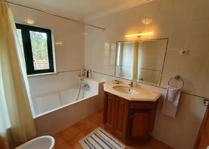 Casa Do Cuco, Acolhedora, Em Aldeia Tranquila Com Espaco Exterior Generoso Perto De Дом отдыха