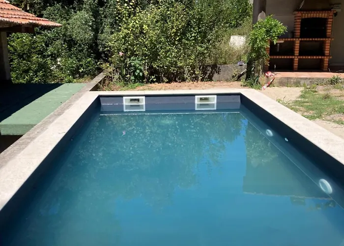 Дом отдыха Casa Do Cuco, Acolhedora, Em Aldeia Tranquila Com Espaco Exterior Generoso Perto De