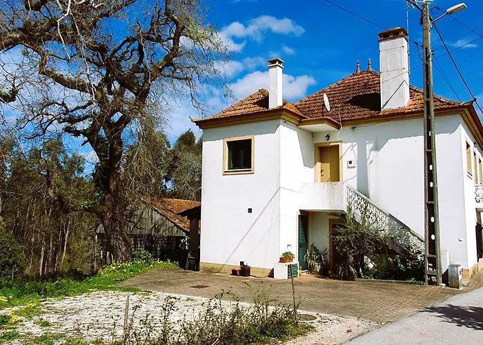 Casa Do Cuco, Acolhedora, Em Aldeia Tranquila Com Espaco Exterior Generoso Perto De Помбал