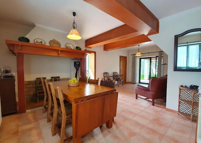 Casa Do Cuco, Acolhedora, Em Aldeia Tranquila Com Espaco Exterior Generoso Perto De Помбал